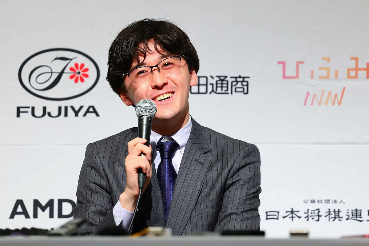 【画像・写真】藤井聡太王将を下した伊藤匠新叡王が一夜明け会見　師匠との賞金分配は「直接会って話したい（苦笑）」