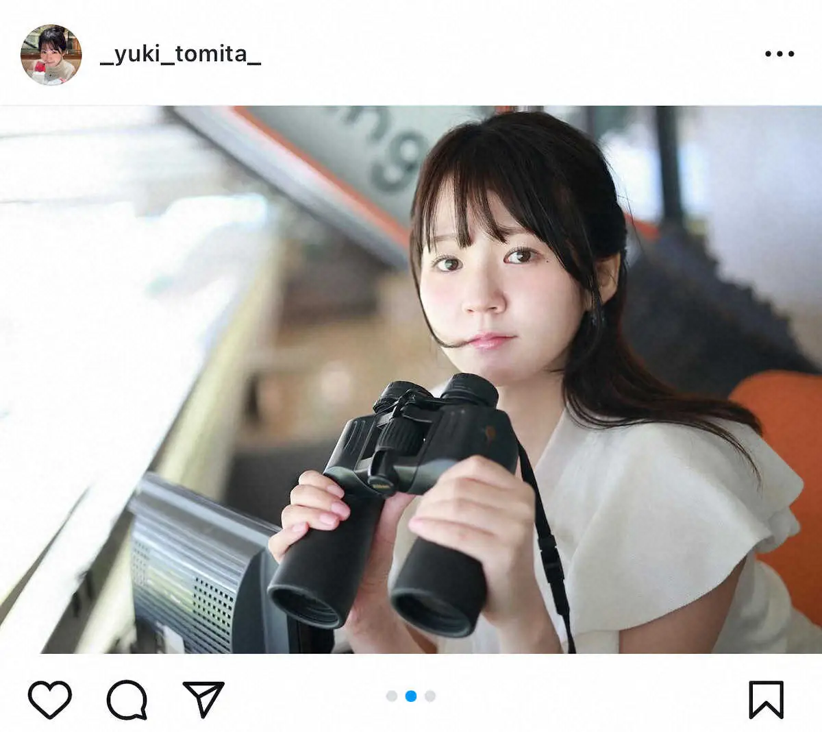 【画像・写真】競馬中継の人気女子アナ　リボン付きノースリーブブラウスS！「この衣装反則」「爽やかでお似合い」の声