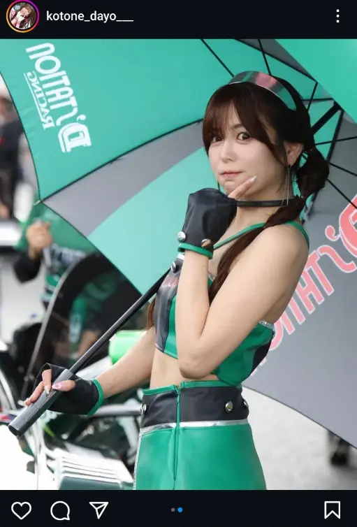 【画像・写真】デカ盛りレースクイーン・水瀬琴音　ミニスカ狙い撃ちショット公開に「似合って素敵」「ずきゅーん」