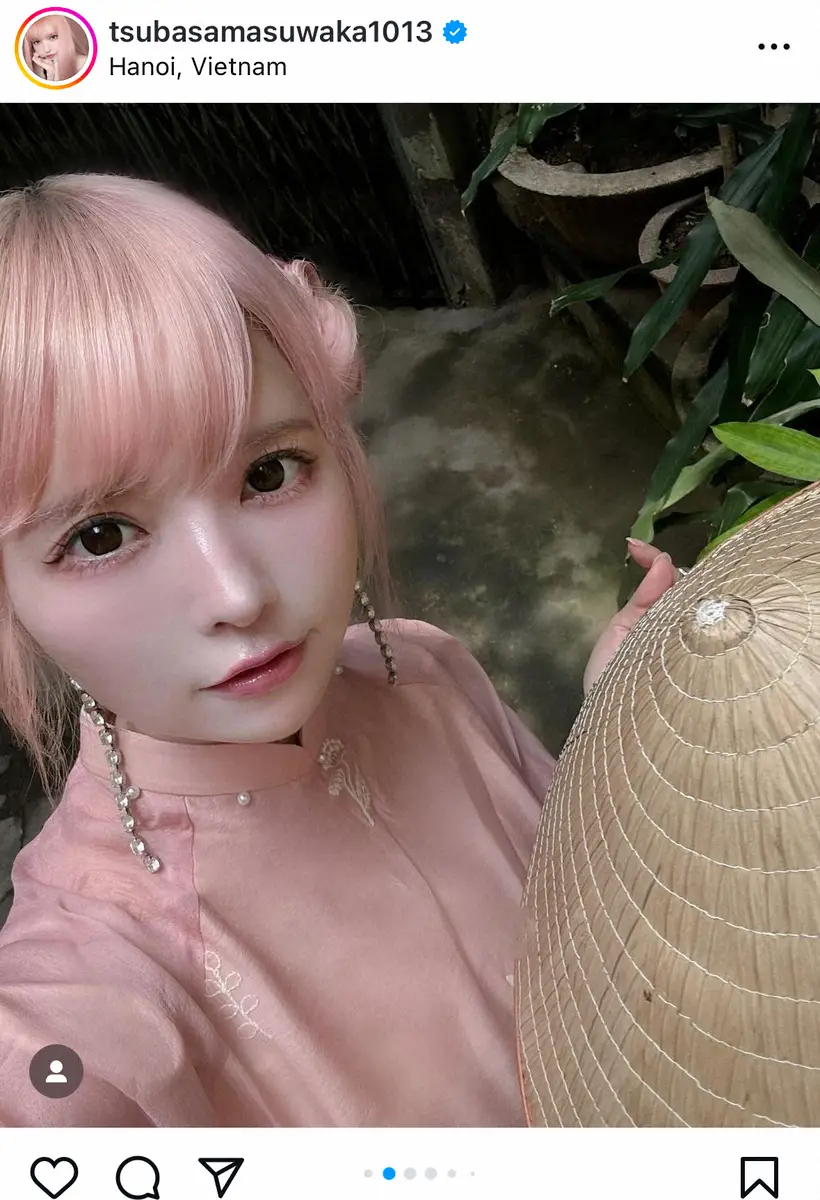 【画像・写真】益若つばさ　ピンクのお団子ヘア＆アオザイ姿披露　全身ピンクコーデに「お人形さんみたい」「異次元」の声