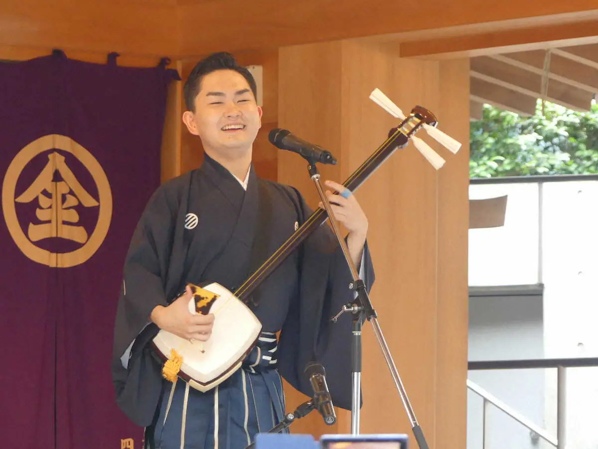 【画像・写真】演歌歌手・彩青　デビューから6年「一歩でも師匠に近づけるように」　新曲「さらば桜島」のヒット祈願