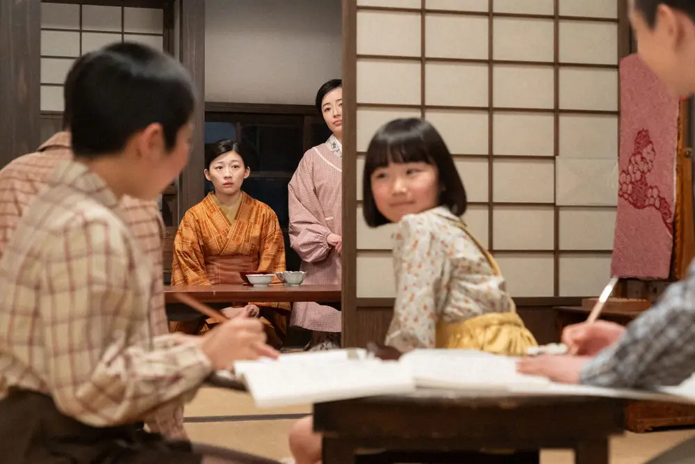 【画像・写真】連続テレビ小説「虎に翼」第66話。成長した佐田優未（竹澤咲子・手前中央）（C）NHK 