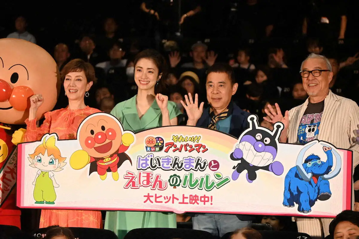 【画像・写真】ナイナイ・岡村隆史　バースデーサプライズに感激！上戸彩からもプレゼント手渡され笑顔「非常にうれしい」
