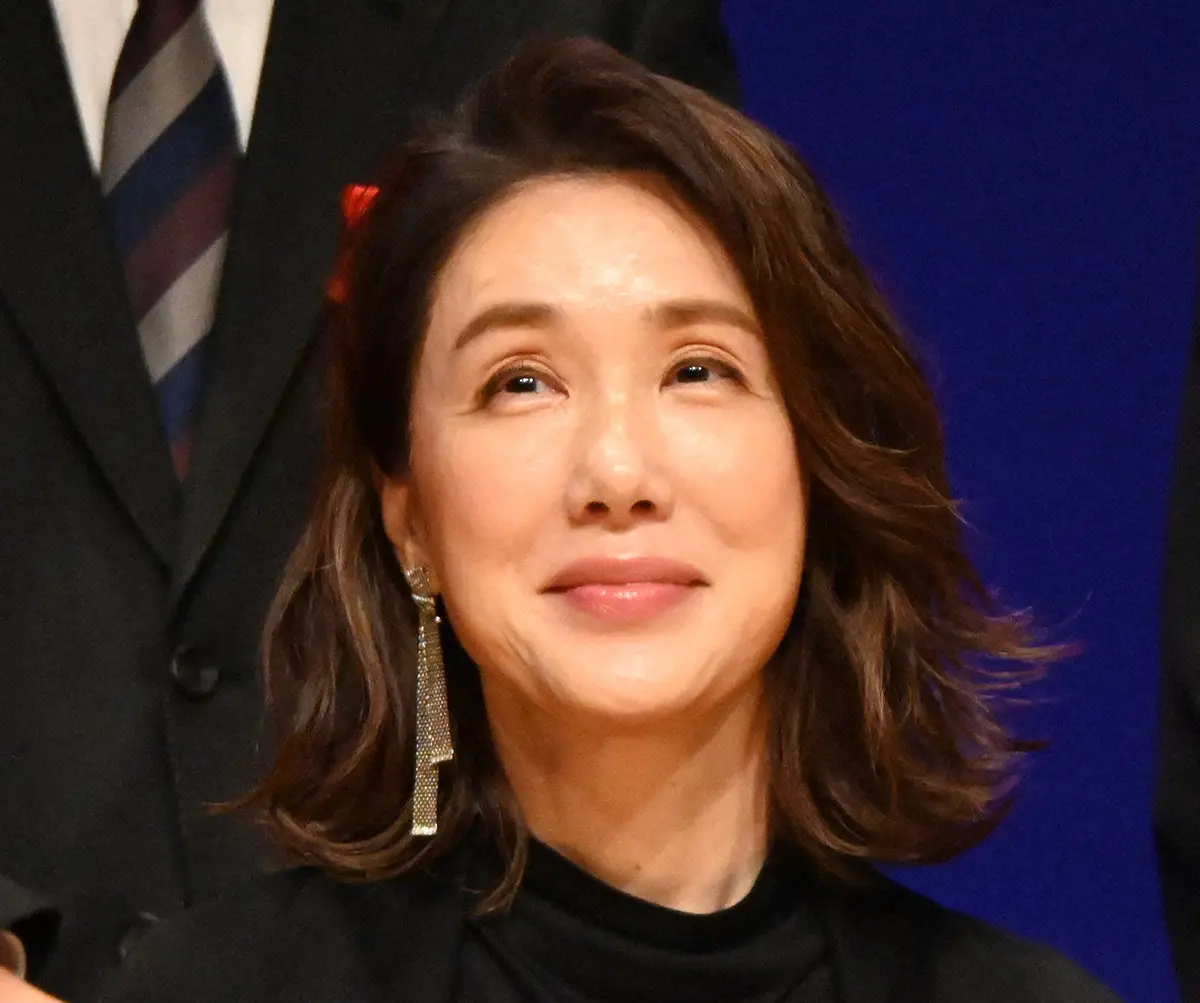 【画像・写真】「虎に翼」で話題の女優　バーで声かけてきた「いい感じの女性」正体告白「ワイン持ってたばこ吸いながら」