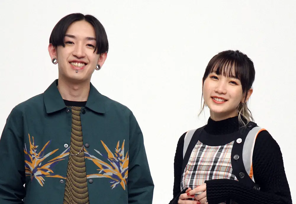 【画像・写真】YOASOBI　音楽活動の出発点にビリー・アイリッシュとの共通点　ビリーも共感「同じような感じ」