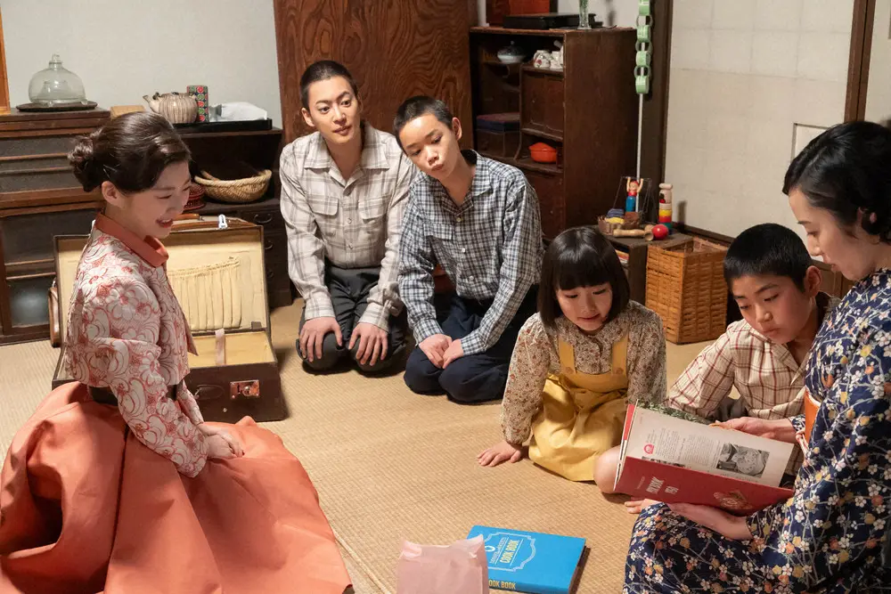 【画像・写真】【明日8日の虎に翼】第71話　花江ら猪爪家の面々は様子がおかしい…新時代の女性代表・寅子に密着取材
