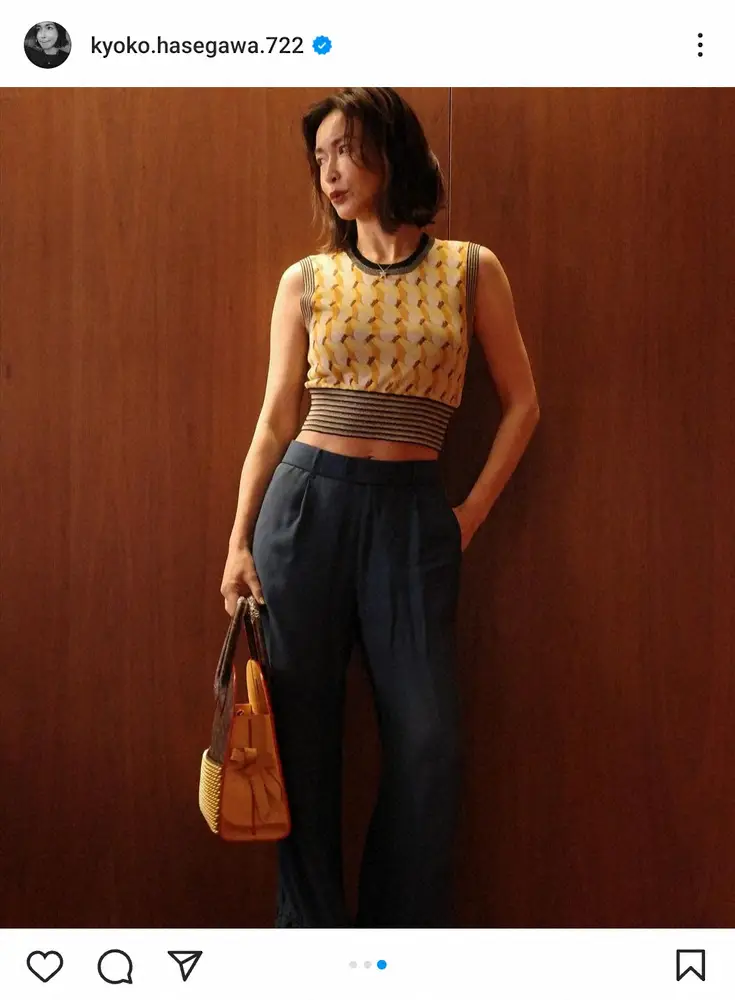 【画像・写真】長谷川京子　雨の日でもオシャレ！大人のへそチラコーデに「スタイル羨ましい」「美しい」の声