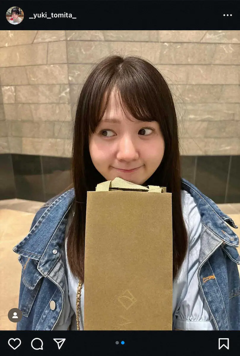【画像・写真】「#お花写ってない」にこの表情！？冨田有紀の公式インスタグラム（＠_yuki_tomita_）から。