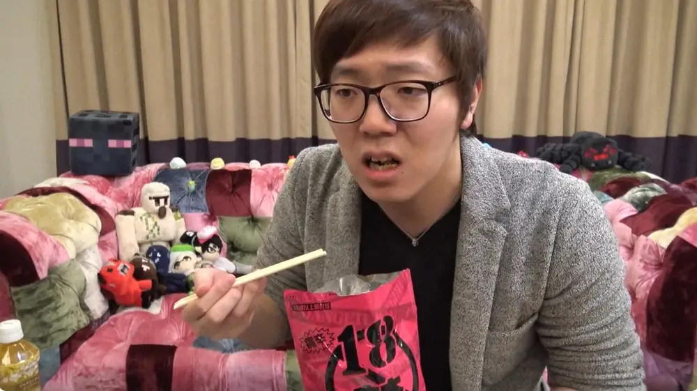 【画像・写真】高校生15人体調不良「18禁ポテチ」とは　辛すぎて「殺人兵器」の声も　かつてヒカキンが食べて絶句