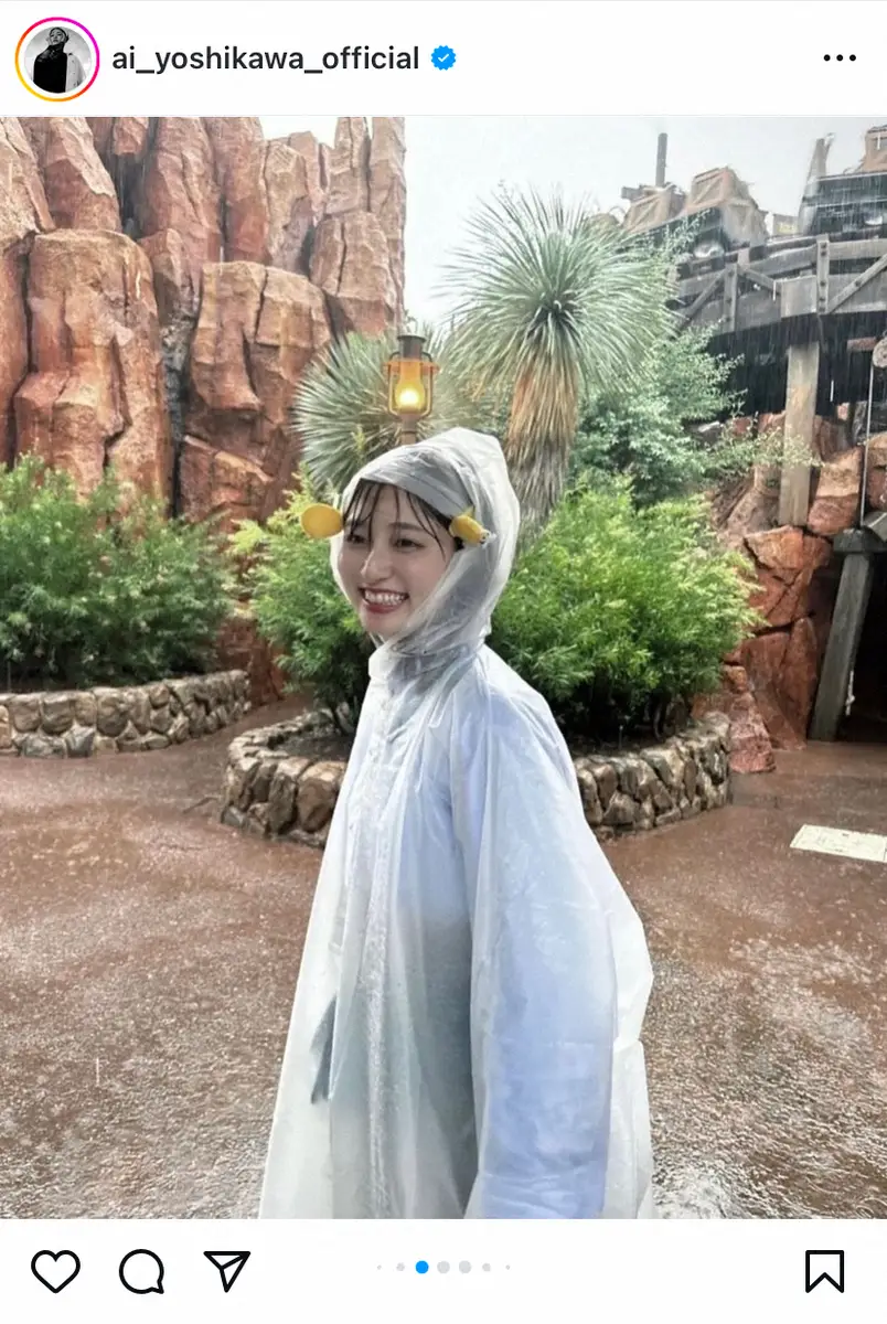 【画像・写真】吉川愛　びしょ濡れディズニー・ショット披露に「かっぱ姿可愛すぎ」「雨で濡れてもビジュいい」の声