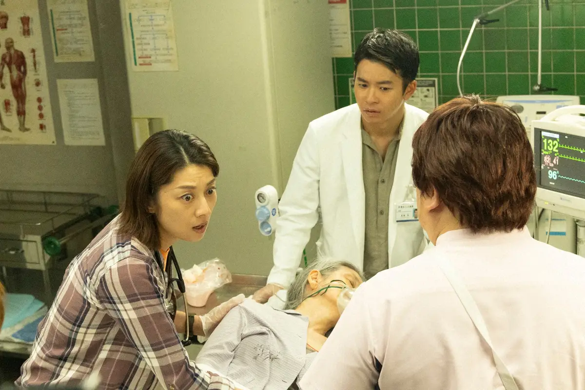 【画像・写真】ドラマ「新宿野戦病院」に出演する小池栄子（左）と仲野太賀（C）フジテレビ