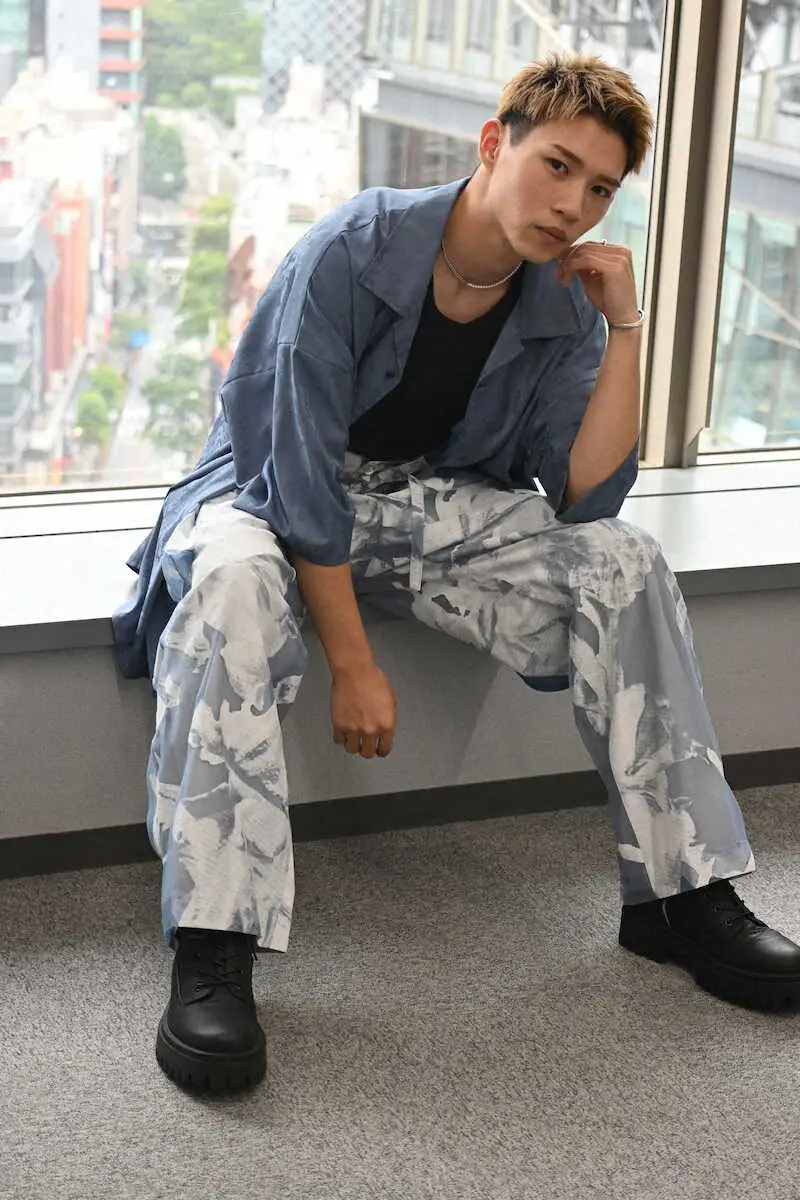 【画像・写真】写真撮影に応じる平野莉玖（撮影・小渕　日向子、スタイリスト・日夏＜YKP＞）