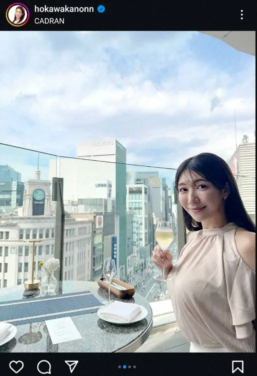 【画像・写真】“美しすぎる気象予報士”穂川果音　ノースリーブの銀ブラ姿披露に「今日のコーデも素敵」「楽しそー」