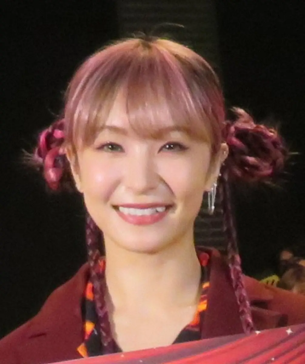 【画像・写真】LiSA　ピンクから赤髪の前髪ぱっつん新ヘアショットに「癒され画像に」「可愛すぎてやばい」の声