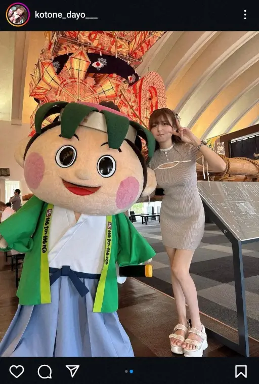 【画像・写真】デカ盛りレースクイーン・水瀬琴音　タイトなミニワンピ姿公開に「スタイル抜群」「まるまるコンビ」