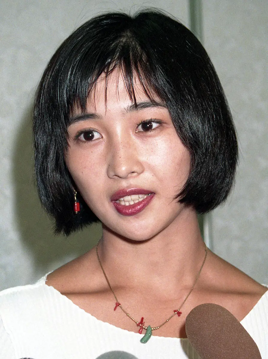 【画像・写真】20歳で朝ドラヒロインに抜てきされた女優が55歳に　芸術家の夫と「じゅん散歩」にサラリと出演