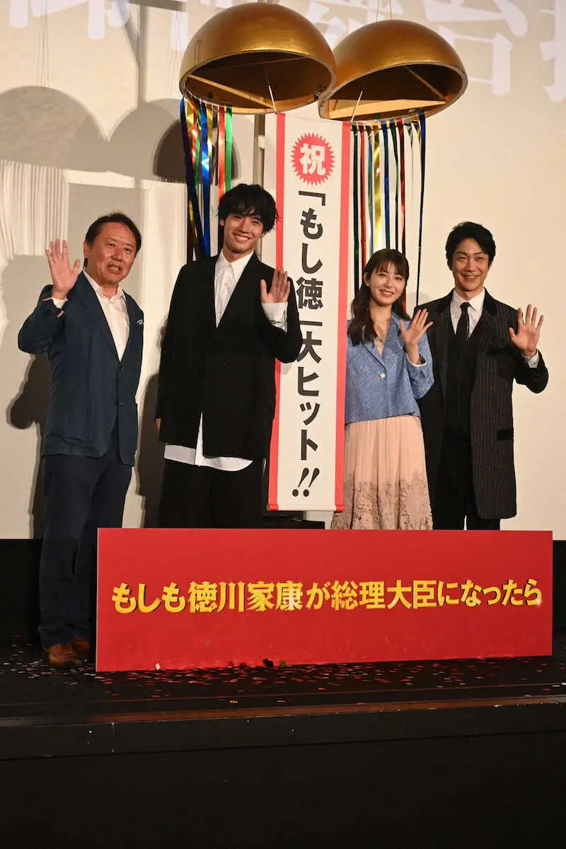 【画像・写真】浜辺美波　「本当に酔わない」“金メダル級”に三半規管が強い！?「ティーカップの遊具に…」