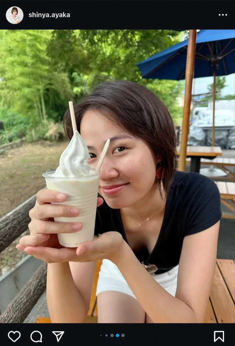 【画像・写真】ソフトクリーム越しでも可愛さ爆発！新谷あやかのインスタグラム（＠shinya.ayaka）から。