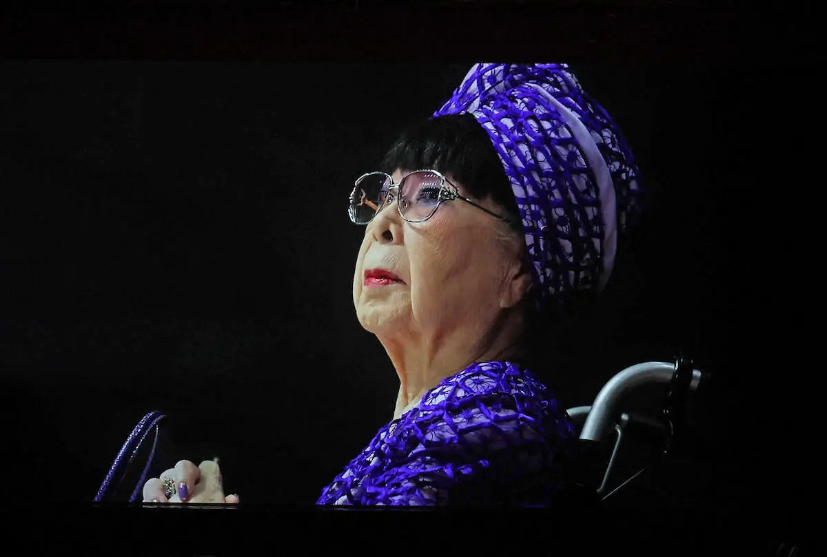 【画像・写真】桂由美さんをショーで追悼　冨永愛ら登場　生前の意をくみ実現　作品100着をモデル37人で披露