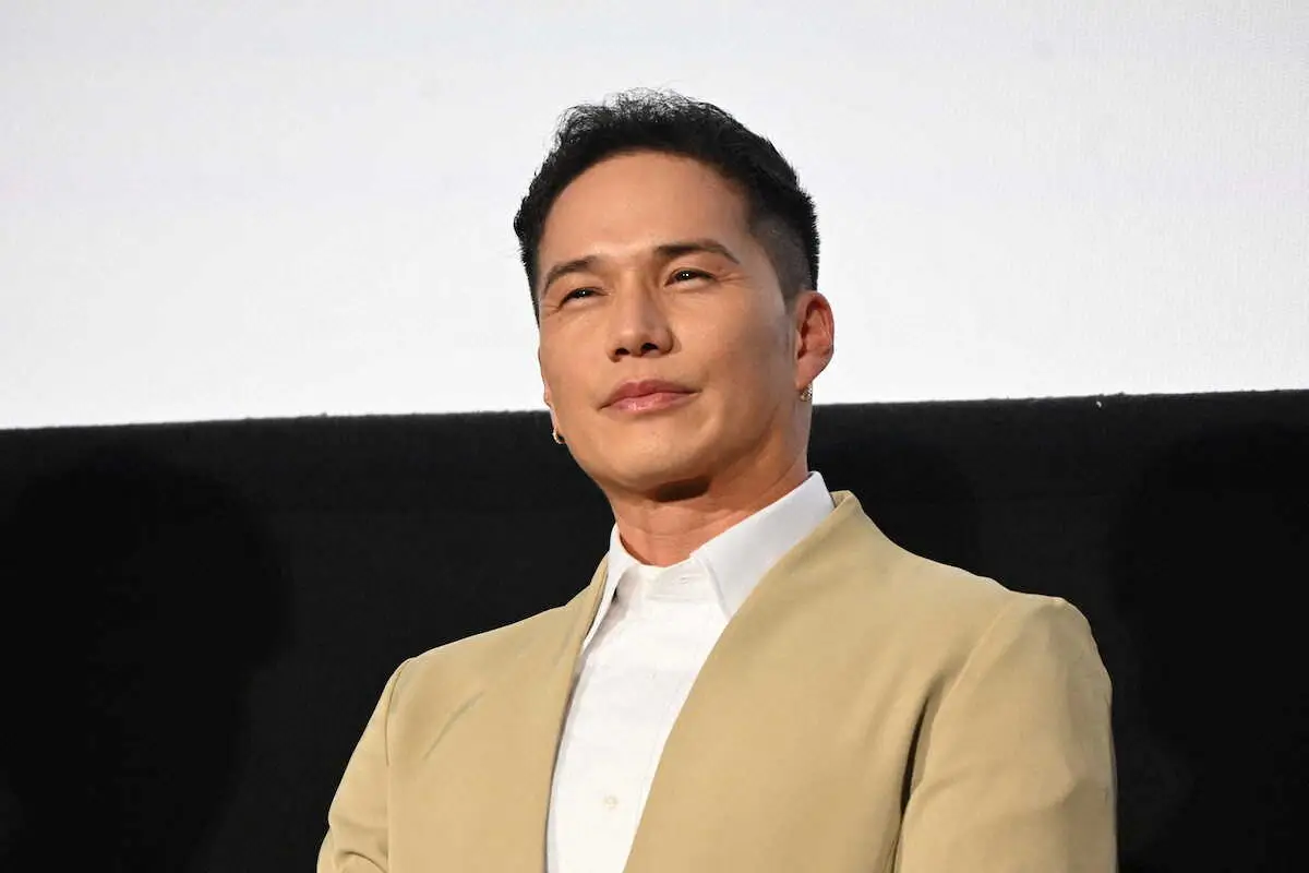 【画像・写真】市原隼人「目的地なんかいらない」“伝説の旧車”との写真に「圧巻の存在感」「ツーリングしたい」の声