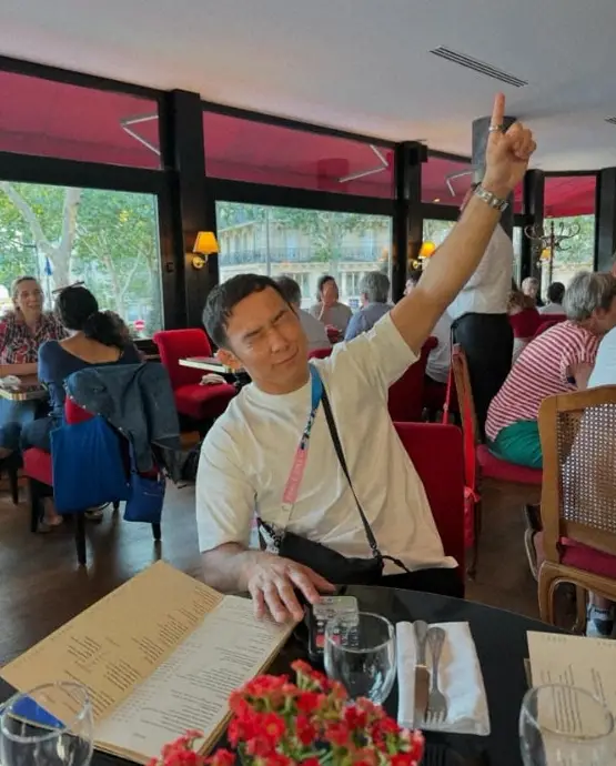 【画像・写真】東京五輪金メダリスト、パリのレストランで店員が来ず…「アジア人差別ではないか？」物議に事情説明