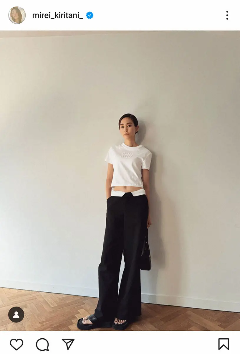 【画像・写真】桐谷美玲　暑い日々に「少しでも布を減らしたくて」へそ見せコーデ紹介に「お腹がぺっんこ」「美しい」の声