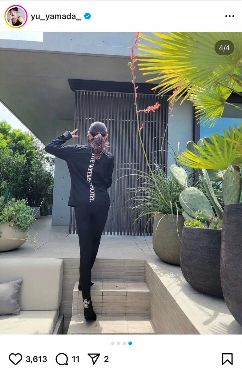 【画像・写真】超人気モデルがラッシュガード姿を披露も「モジモジくん?」のツッコミ　長い手足が強調のオシャレデザイン