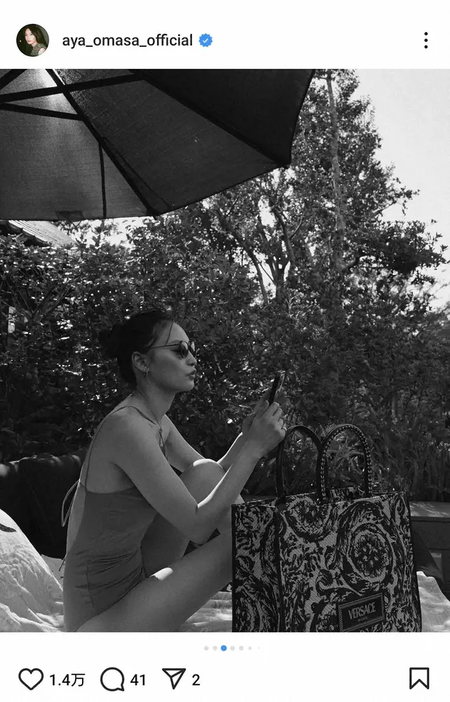 【画像・写真】大政絢　「夏」自然に囲まれたプールでの水着ショット披露に「美ボディ」「美しく憧れる背中」の声