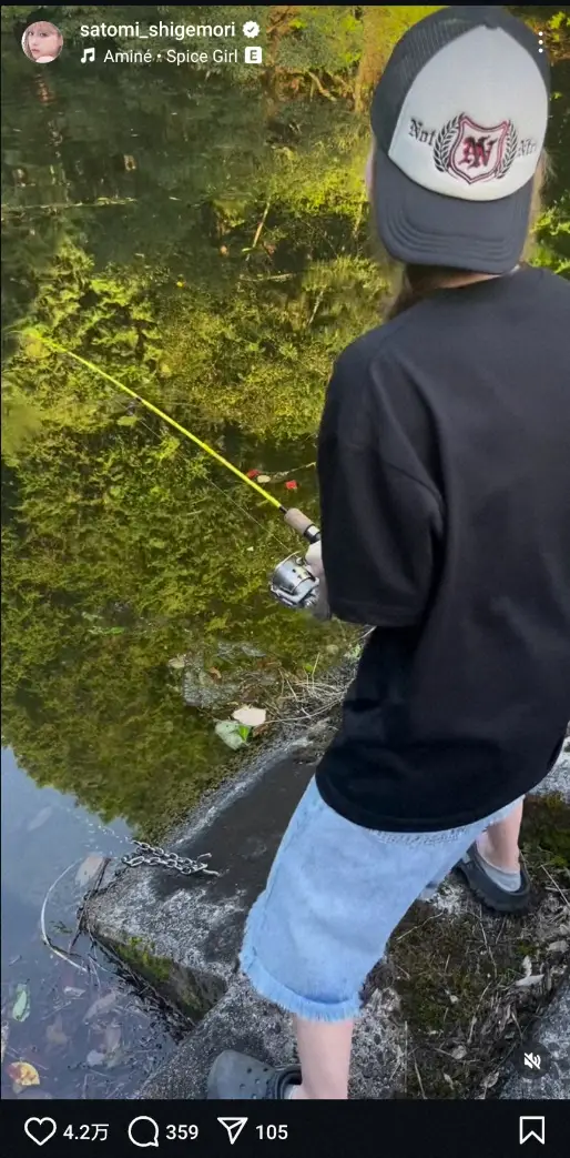 【画像・写真】重盛さと美　バス・フィッシング姿公開に「でかーーー！すげぇ」「でっけーの釣ったな」
