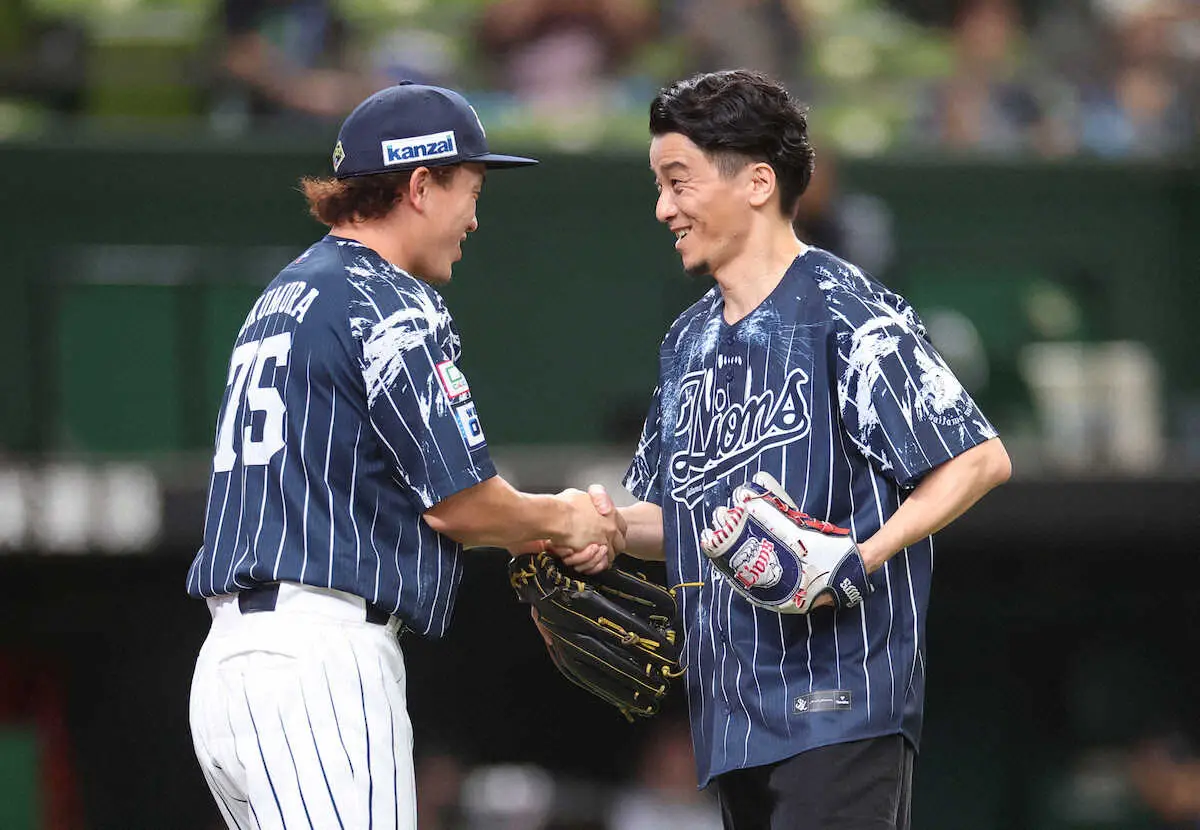 【画像・写真】西武戦でKREVAがセレモニアルピッチ　見事なノーバウンド投球も「浮いてしまったので70点くらい」