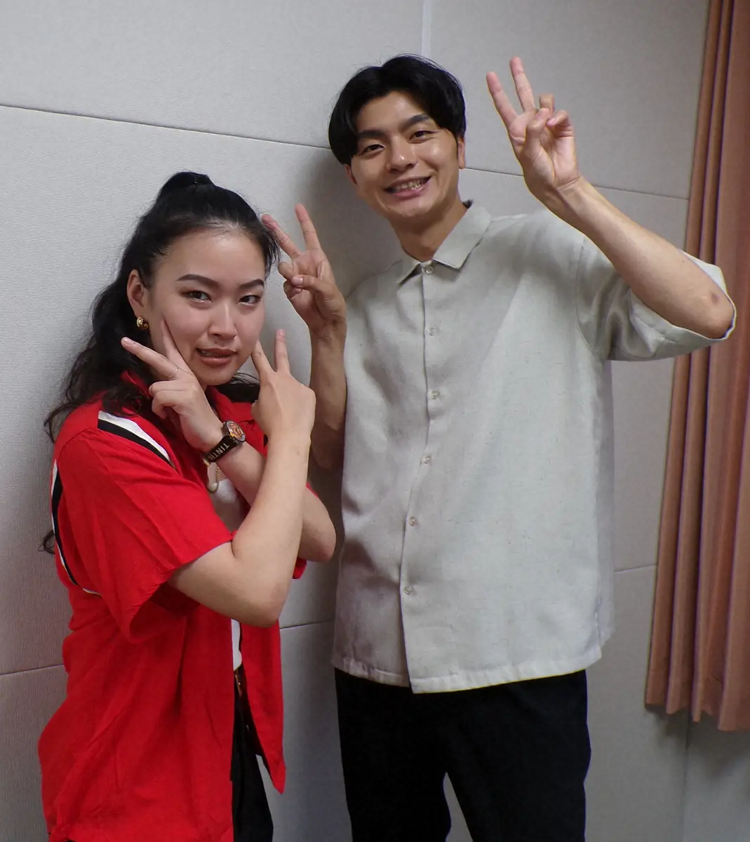 【画像・写真】漫才ユニット「ド・根性ズ」を結成した爛々の萌々（左）と令和喜多みなみの河野良祐