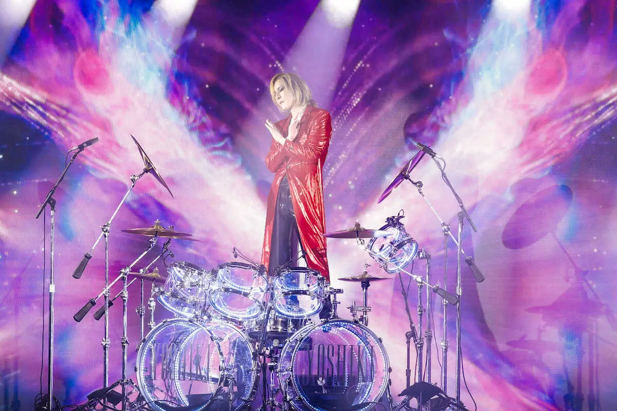 【画像・写真】YOSHIKI　身も心も「紅」　毎年恒例ディナーショー最終公演　10月に頸椎手術　痛み抱えながら
