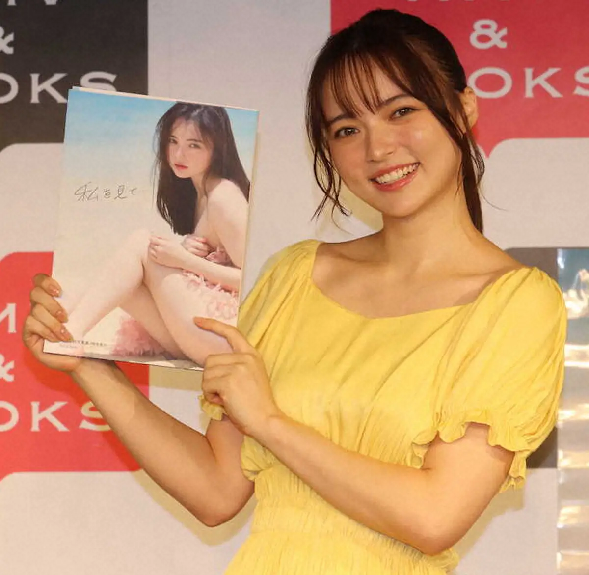 【画像・写真】坂巻有紗　写真集「私を見て…」発売記念イベント　急きょ登壇の母「選べないです」