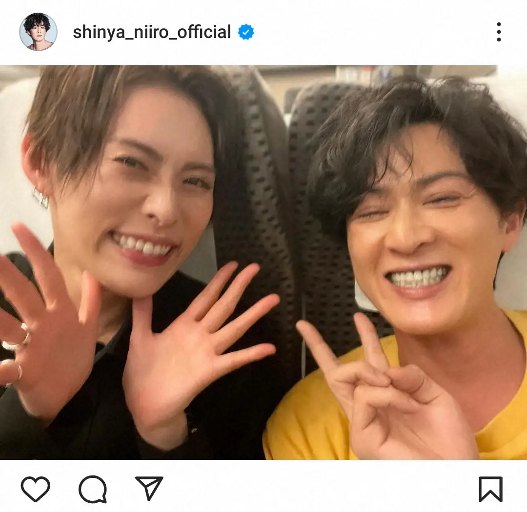 【画像・写真】そんなことある!?新納慎也　朝ドラ共演者と新幹線で偶然隣の席に　「オーラ炸裂の人」と2ショットに反響