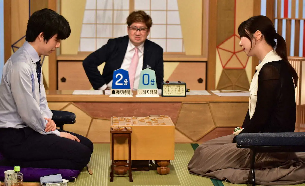 【画像・写真】藤井聡太王将が初戦突破　「一つでも上に行けるよう」　西山朋佳女流3冠下す　NHK杯2回戦