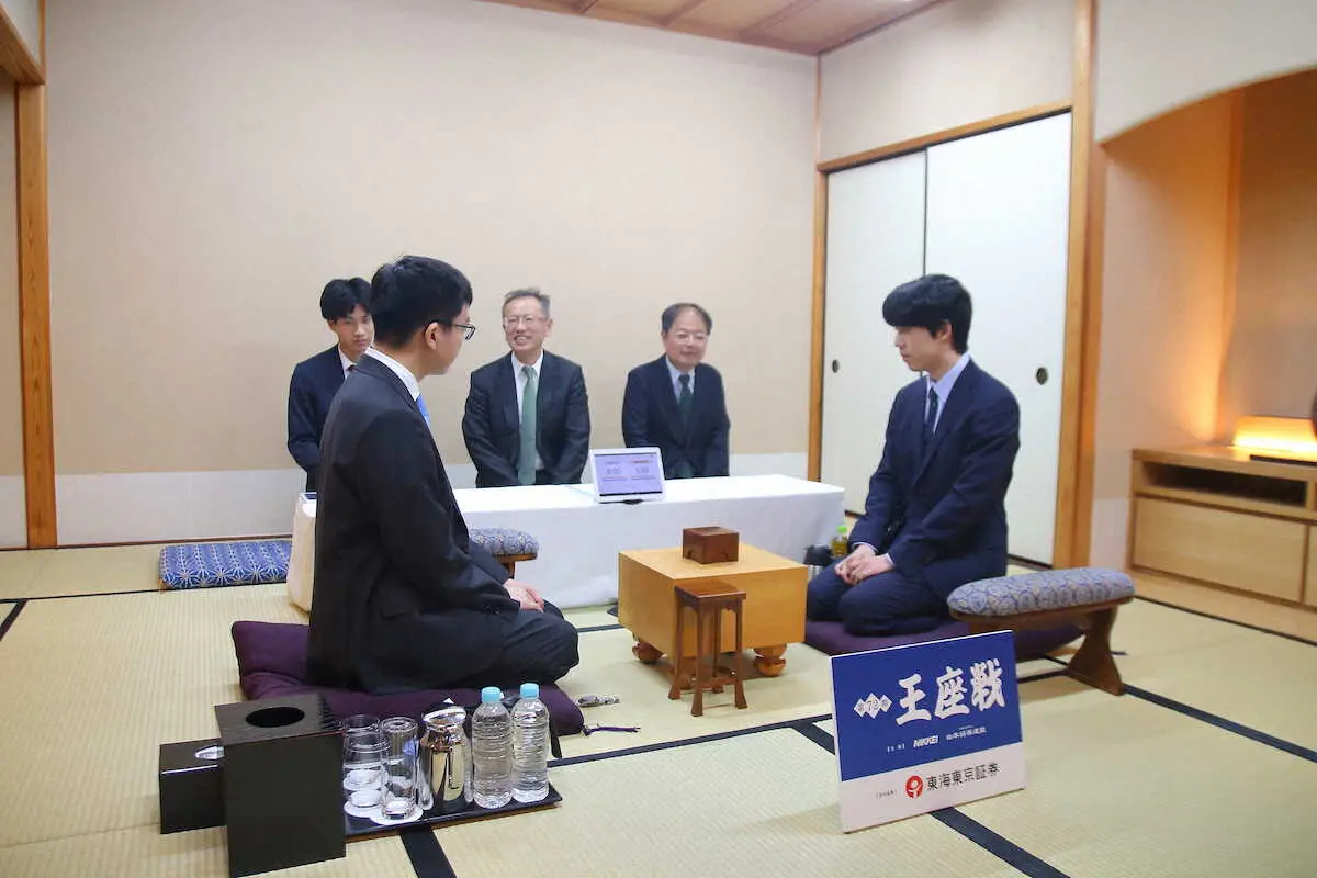 【画像・写真】藤井王座　名古屋市のホテルで対局場検分　初防衛王手へ18日第2局VS永瀬九段