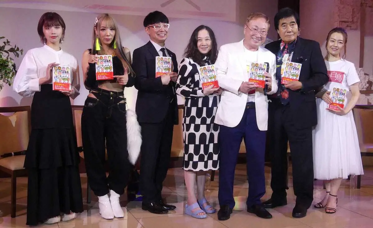 【画像・写真】トークライブに登壇した（左から）石原希望、霜月るな、木下博勝氏、西原理恵子氏、高須克弥氏、村西とおる氏、藤かんな