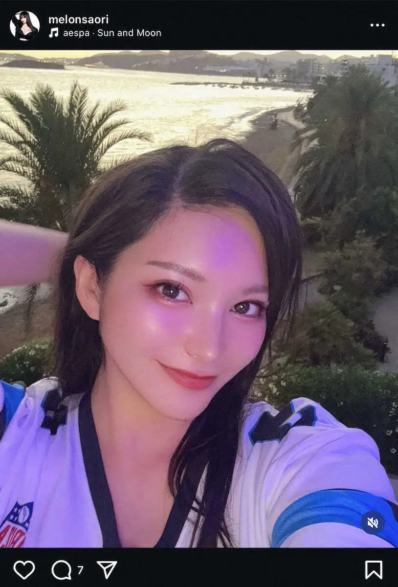 【画像・写真】ナイスバディーで話題のラウンドガール　自撮りコスチュームコーデS！「いつもより美人」の声