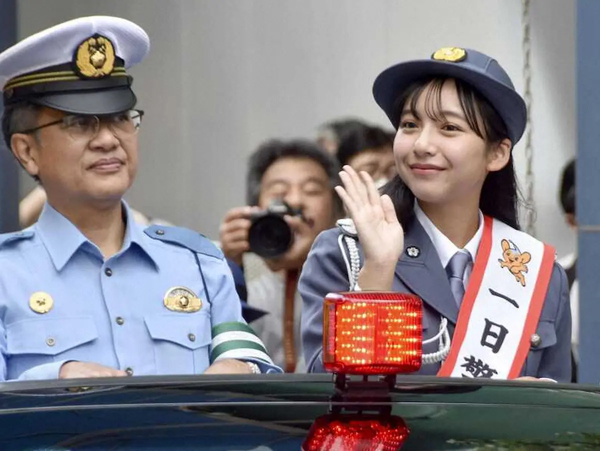 【画像・写真】山之内すず　警視庁蒲田署で一日署長「交通ルールを改めて確認してほしい」