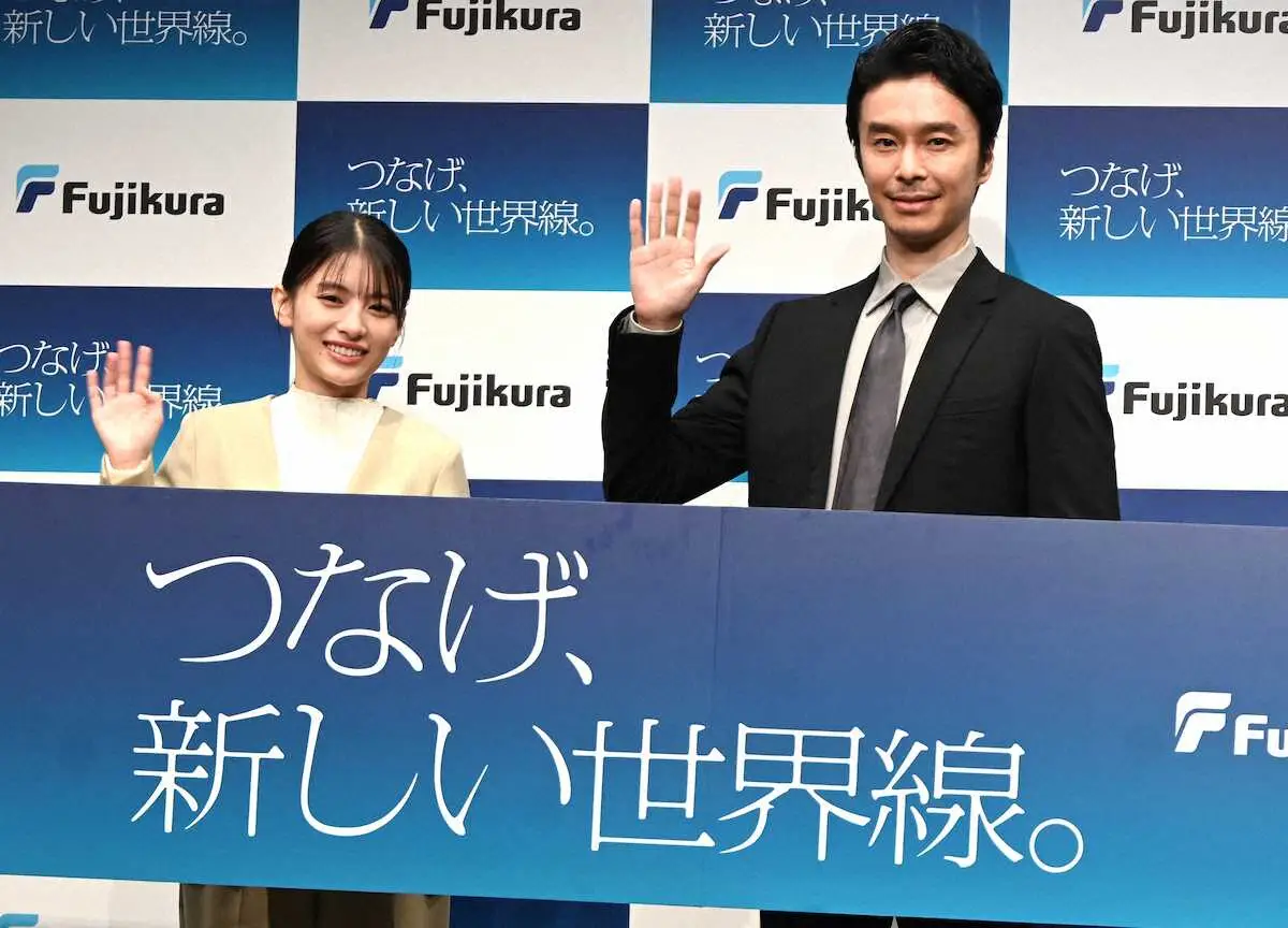 【画像・写真】出口夏希　「二段のケーキ初めて」長谷川博己からのサプライズに笑顔　23歳も「初心忘れるべからず」