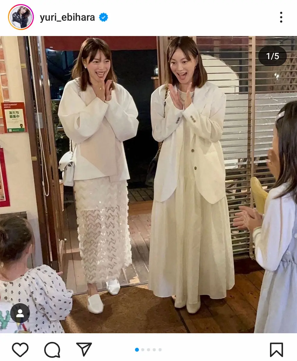 【画像・写真】美人双子姉妹！蛯原友里　妹の英里さんと45歳誕生日を報告に「似てますね」「ハッピーそっくり」の声