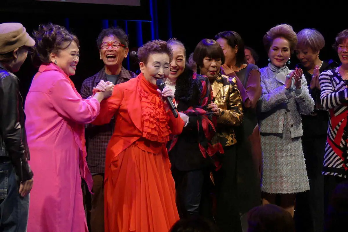 【画像・写真】加藤登紀子歌手活動60周年　豪華ゲスト祝福、明菜からは手紙が…「あと10年頑張る！」