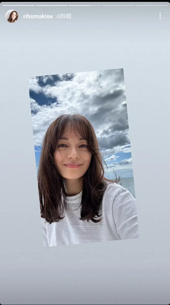 【画像・写真】牧瀬里穂「20cmくらい　もっとかな」ロングヘアばっさりでイメチェン　奇跡の50代が少女のほほ笑み