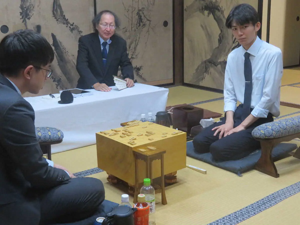 【画像・写真】上野四段、藤井超えなるか!?デビュー1年余りで2つめの棋戦優勝へ王手　加古川青流戦3番勝負先勝