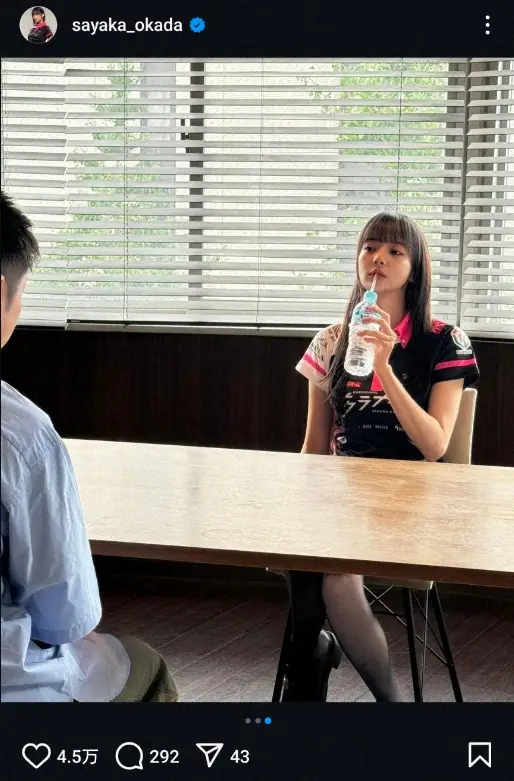 【画像・写真】“役満ボディー”岡田紗佳　女王様感のユニホーム＆ヒール姿披露に「オヤジ殺し」「足細っ！」「最高」