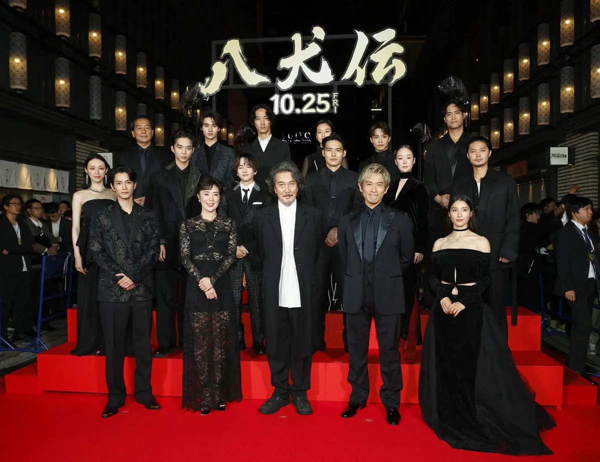 【画像・写真】土屋太鳳　子供の頃衝撃を受けた女優との9年ぶりの共演　ドレスアップの2ショットは「この写真は家宝」