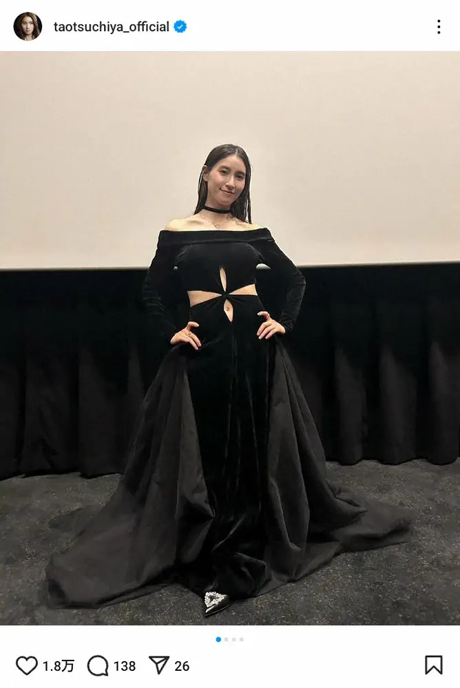 【画像・写真】土屋太鳳「実はおへそが見えるのです」ブラックドレスにファンびっくり「初お披露目」「とっても素敵」