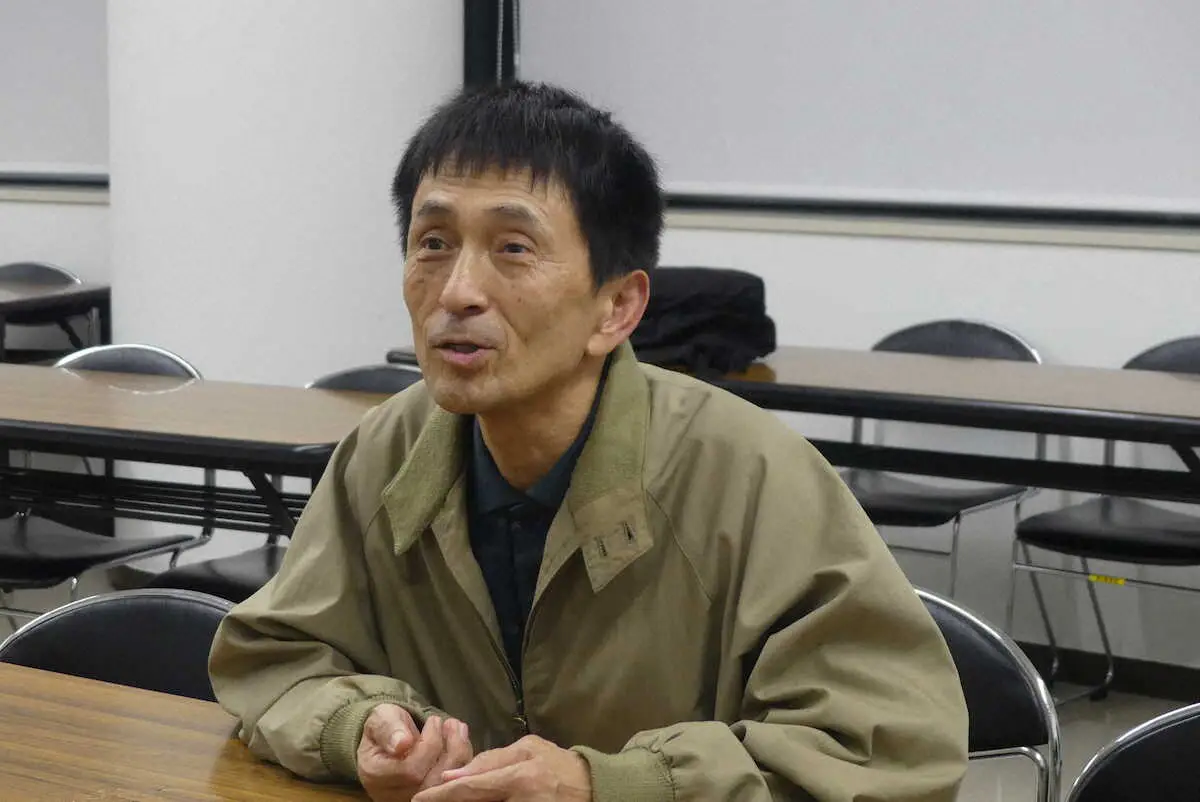 【画像・写真】徳井優　“柔軟”でいるために開脚しまっせ　「引っ越しのサカイ」CMでおなじみ、バイプレーヤー俳優