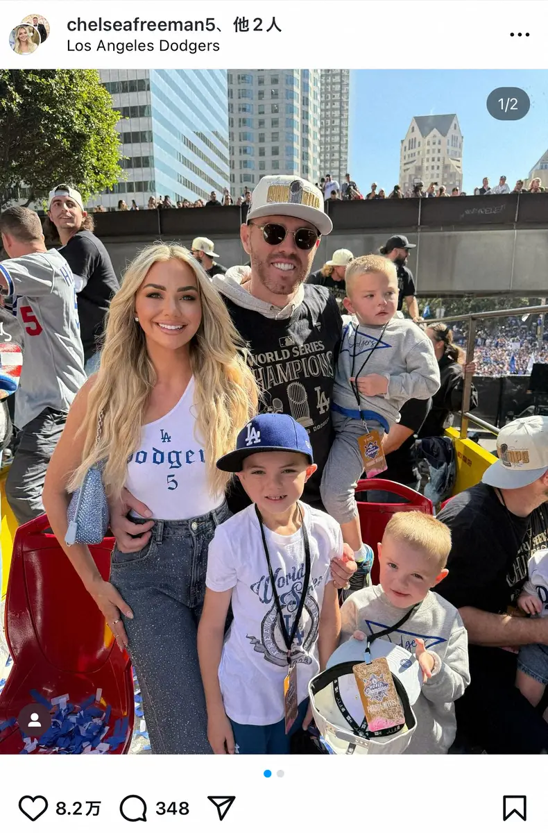【画像・写真】ドジャースVパレード　フリーマンの元女優妻「Thank You, LA」笑顔の家族ショット公開