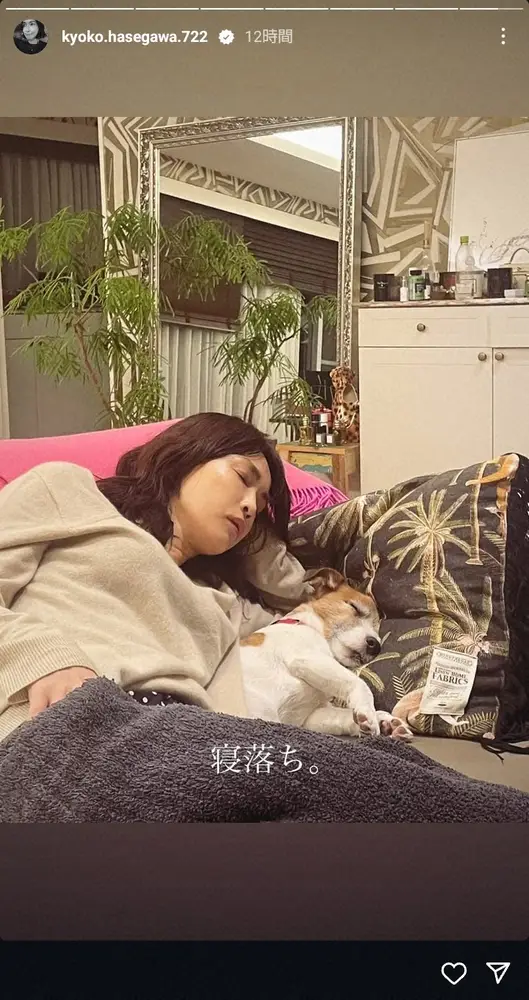 【画像・写真】長谷川京子「寝落ち」愛犬と爆睡する超オフショ公開！ひざ上30センチ丈の“打ち合わせコーデ”も披露